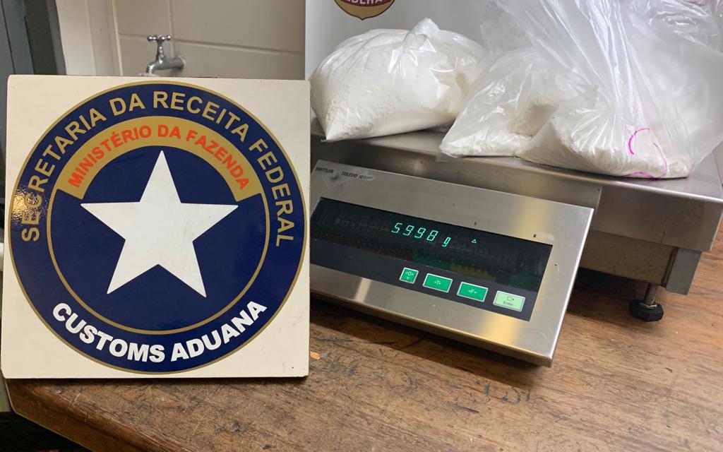 Analistas-Tributários apreendem 5,9 kg de cocaína no Aeroporto Internacional de Guarulhos