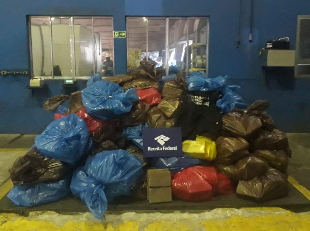 Analistas-Tributários atuam na apreensão de 1,7 tonelada de cocaína no Porto de Santos
