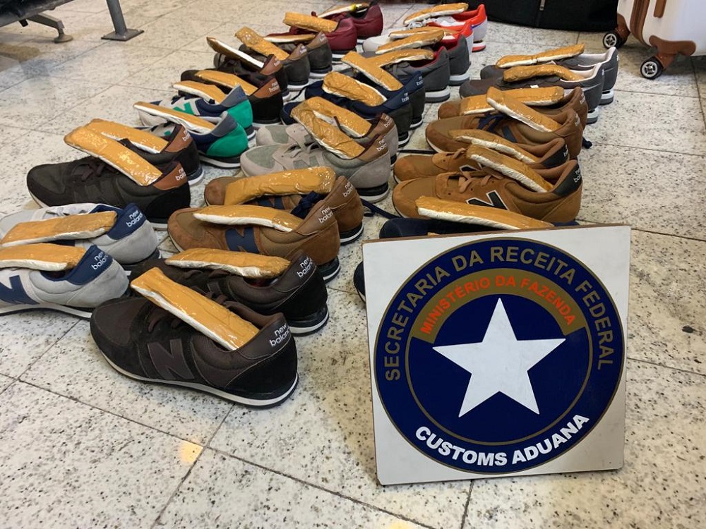 Analistas-Tributários apreendem 13,4 kg de cocaína e retêm US$ 16 mil no Aeroporto Internacional de Guarulhos