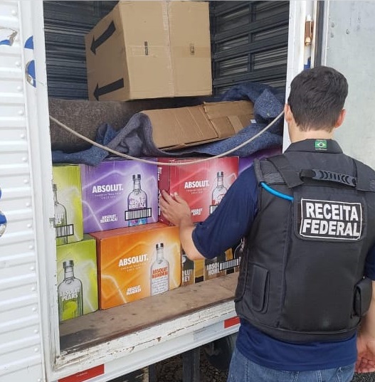 Analistas-Tributários atuam na retenção de caminhão com 200 caixas de bebidas descaminhadas no RS